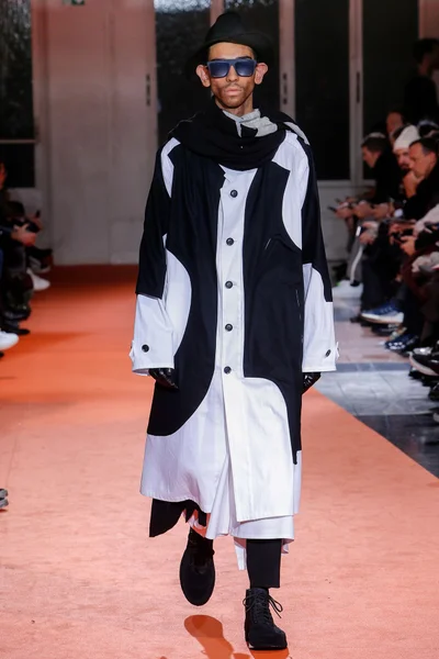 Look 18